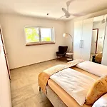 Luxuriöse Möwengeflüster - 220qm Große Für Bis Zu 8 Gästen Mit Sauna Direkt Am Goitzschesee Villa *