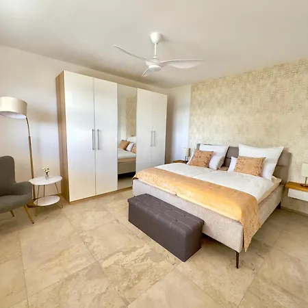 Villa Luxurioese Moewengefluester - 220qm Grosse Fuer Bis Zu 8 Gaesten Mit Sauna Direkt Am Goitzschesee