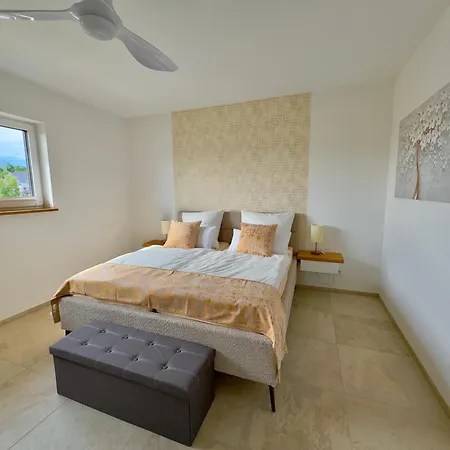 Luxuriöse Möwengeflüster - 220qm Große Für Bis Zu 8 Gästen Mit Sauna Direkt Am Goitzschesee