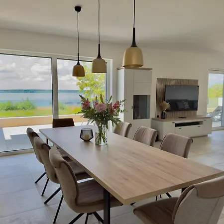 Luxurioese Moewengefluester - 220qm Grosse Fuer Bis Zu 8 Gaesten Mit Sauna Direkt Am Goitzschesee Villa *