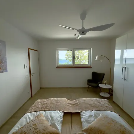 Villa Luxurioese Moewengefluester - 220qm Grosse Fuer Bis Zu 8 Gaesten Mit Sauna Direkt Am Goitzschesee