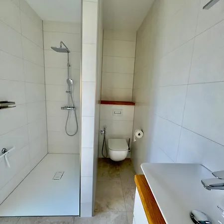 Luxurioese Moewengefluester - 220qm Grosse Fuer Bis Zu 8 Gaesten Mit Sauna Direkt Am Goitzschesee Villa Pouch