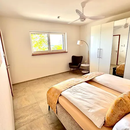 Luxurioese Moewengefluester - 220qm Grosse Fuer Bis Zu 8 Gaesten Mit Sauna Direkt Am Goitzschesee Villa *