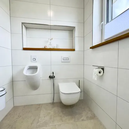 Luxurioese Moewengefluester - 220qm Grosse Fuer Bis Zu 8 Gaesten Mit Sauna Direkt Am Goitzschesee * Pouch