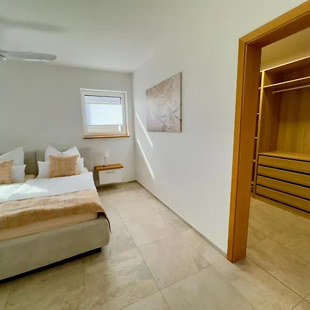Luxuriöse Möwengeflüster - 220qm Große Für Bis Zu 8 Gästen Mit Sauna Direkt Am Goitzschesee Villa Pouch
