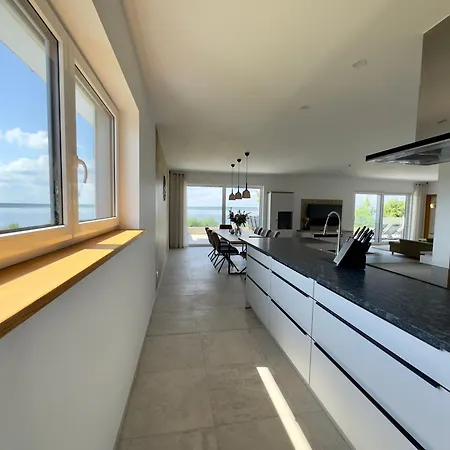 Luxurioese Moewengefluester - 220qm Grosse Fuer Bis Zu 8 Gaesten Mit Sauna Direkt Am Goitzschesee Villa Pouch