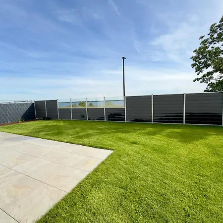 Luxurioese Moewengefluester - 220qm Grosse Fuer Bis Zu 8 Gaesten Mit Sauna Direkt Am Goitzschesee *