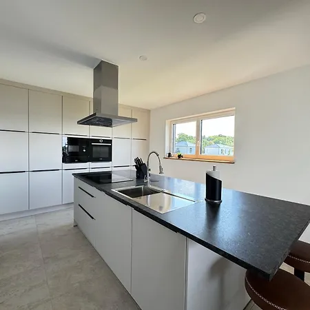 Villa Luxurioese Moewengefluester - 220qm Grosse Fuer Bis Zu 8 Gaesten Mit Sauna Direkt Am Goitzschesee *