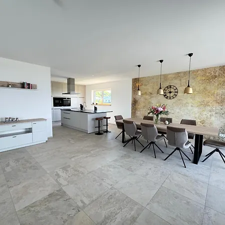 Luxurioese Moewengefluester - 220qm Grosse Fuer Bis Zu 8 Gaesten Mit Sauna Direkt Am Goitzschesee