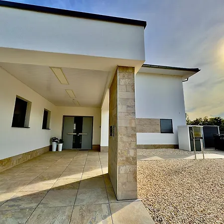 Luxuriöse Möwengeflüster - 220qm Große Für Bis Zu 8 Gästen Mit Sauna Direkt Am Goitzschesee Pouch