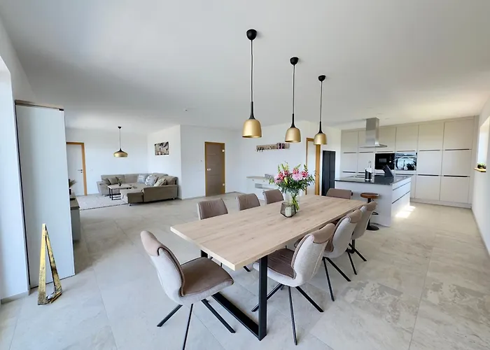 Luxurioese Moewengefluester - 220qm Grosse Fuer Bis Zu 8 Gaesten Mit Sauna Direkt Am Goitzschesee Vila