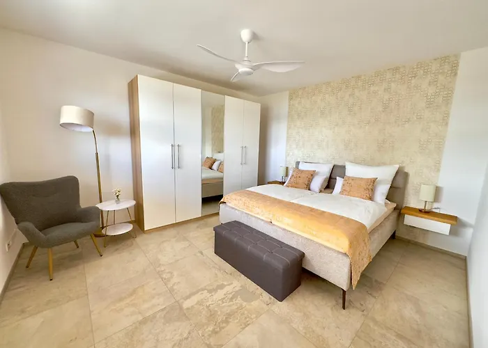 Vila Luxurioese Moewengefluester - 220qm Grosse Fuer Bis Zu 8 Gaesten Mit Sauna Direkt Am Goitzschesee