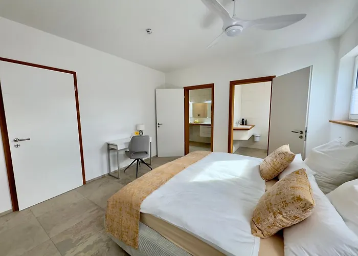 Luxurioese Moewengefluester - 220qm Grosse Fuer Bis Zu 8 Gaesten Mit Sauna Direkt Am Goitzschesee Vila Pouch