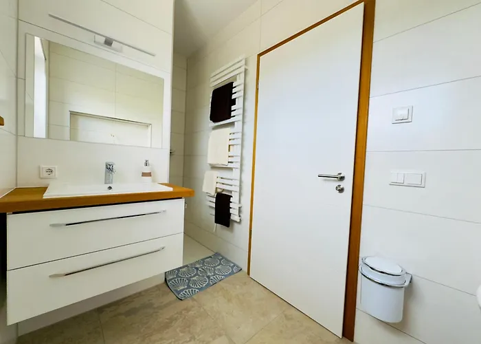 Vila Luxurioese Moewengefluester - 220qm Grosse Fuer Bis Zu 8 Gaesten Mit Sauna Direkt Am Goitzschesee Pouch