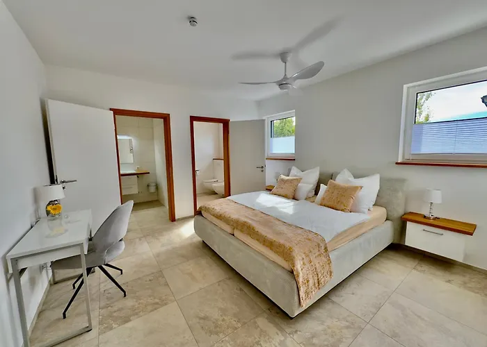 Vila Luxurioese Moewengefluester - 220qm Grosse Fuer Bis Zu 8 Gaesten Mit Sauna Direkt Am Goitzschesee *