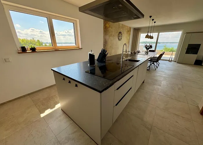 Luxurioese Moewengefluester - 220qm Grosse Fuer Bis Zu 8 Gaesten Mit Sauna Direkt Am Goitzschesee Pouch