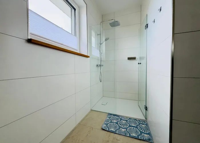 Luxurioese Moewengefluester - 220qm Grosse Fuer Bis Zu 8 Gaesten Mit Sauna Direkt Am Goitzschesee * Pouch