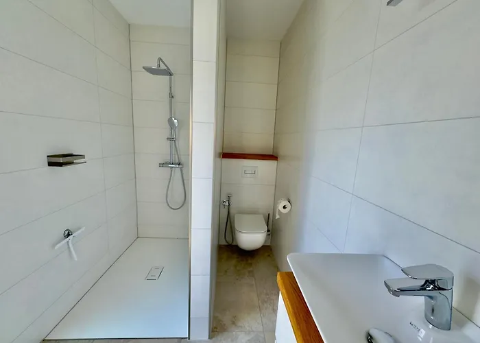 Luxurioese Moewengefluester - 220qm Grosse Fuer Bis Zu 8 Gaesten Mit Sauna Direkt Am Goitzschesee Vila Pouch