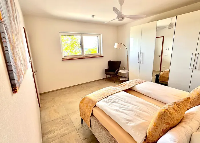 Luxurioese Moewengefluester - 220qm Grosse Fuer Bis Zu 8 Gaesten Mit Sauna Direkt Am Goitzschesee Vila *