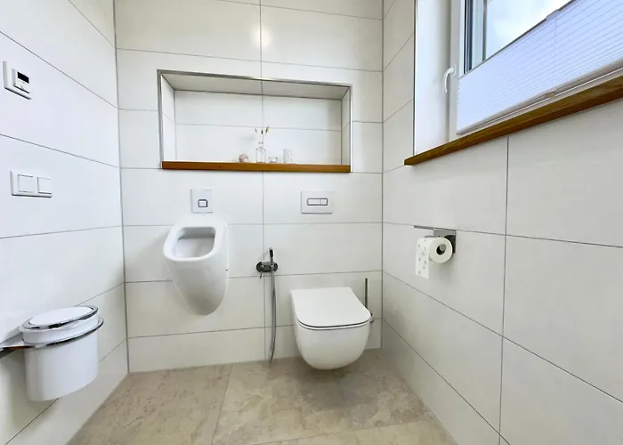 Luxurioese Moewengefluester - 220qm Grosse Fuer Bis Zu 8 Gaesten Mit Sauna Direkt Am Goitzschesee * Pouch