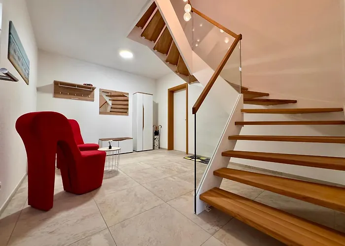 Luxurioese Moewengefluester - 220qm Grosse Fuer Bis Zu 8 Gaesten Mit Sauna Direkt Am Goitzschesee Vila *