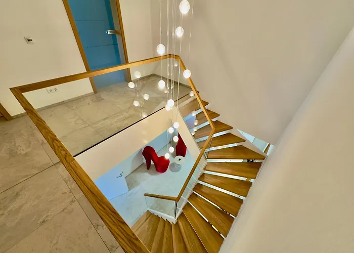 Luxurioese Moewengefluester - 220qm Grosse Fuer Bis Zu 8 Gaesten Mit Sauna Direkt Am Goitzschesee *