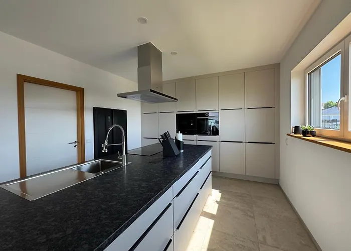 Luxurioese Moewengefluester - 220qm Grosse Fuer Bis Zu 8 Gaesten Mit Sauna Direkt Am Goitzschesee Vila