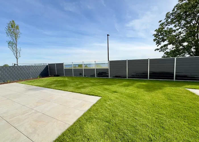 Luxurioese Moewengefluester - 220qm Grosse Fuer Bis Zu 8 Gaesten Mit Sauna Direkt Am Goitzschesee *