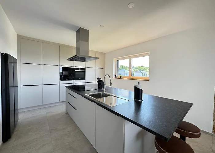 Vila Luxurioese Moewengefluester - 220qm Grosse Fuer Bis Zu 8 Gaesten Mit Sauna Direkt Am Goitzschesee *