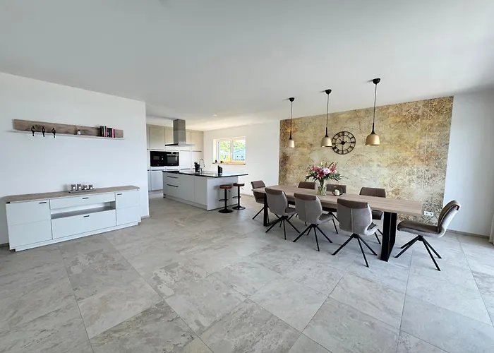 Luxurioese Moewengefluester - 220qm Grosse Fuer Bis Zu 8 Gaesten Mit Sauna Direkt Am Goitzschesee