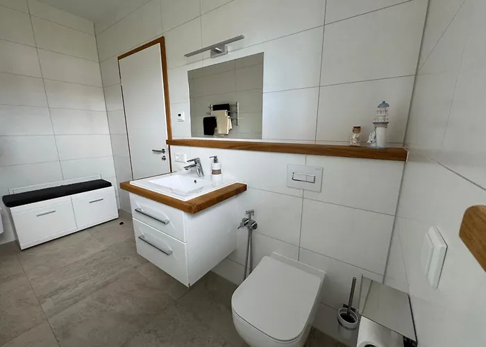 Vila Luxurioese Moewengefluester - 220qm Grosse Fuer Bis Zu 8 Gaesten Mit Sauna Direkt Am Goitzschesee Pouch