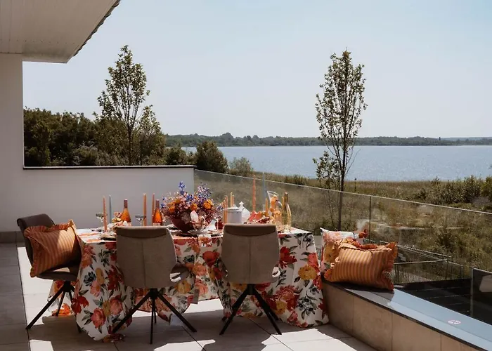 Luxurioese Moewengefluester - 220qm Grosse Fuer Bis Zu 8 Gaesten Mit Sauna Direkt Am Goitzschesee Vila