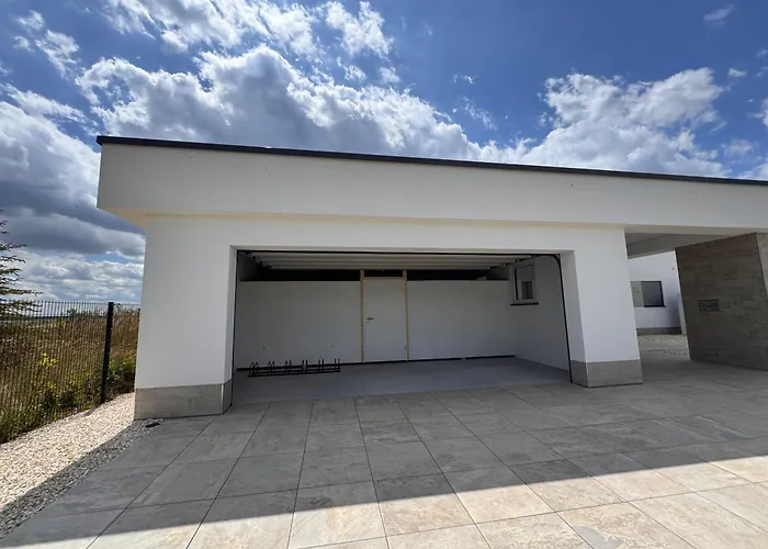 Vila Luxurioese Moewengefluester - 220qm Grosse Fuer Bis Zu 8 Gaesten Mit Sauna Direkt Am Goitzschesee